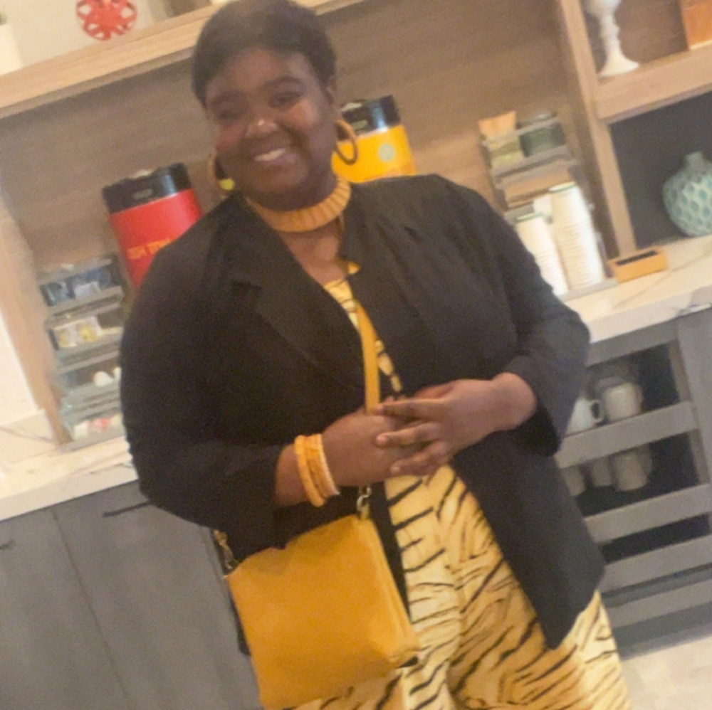 Meet your Posher, Tee